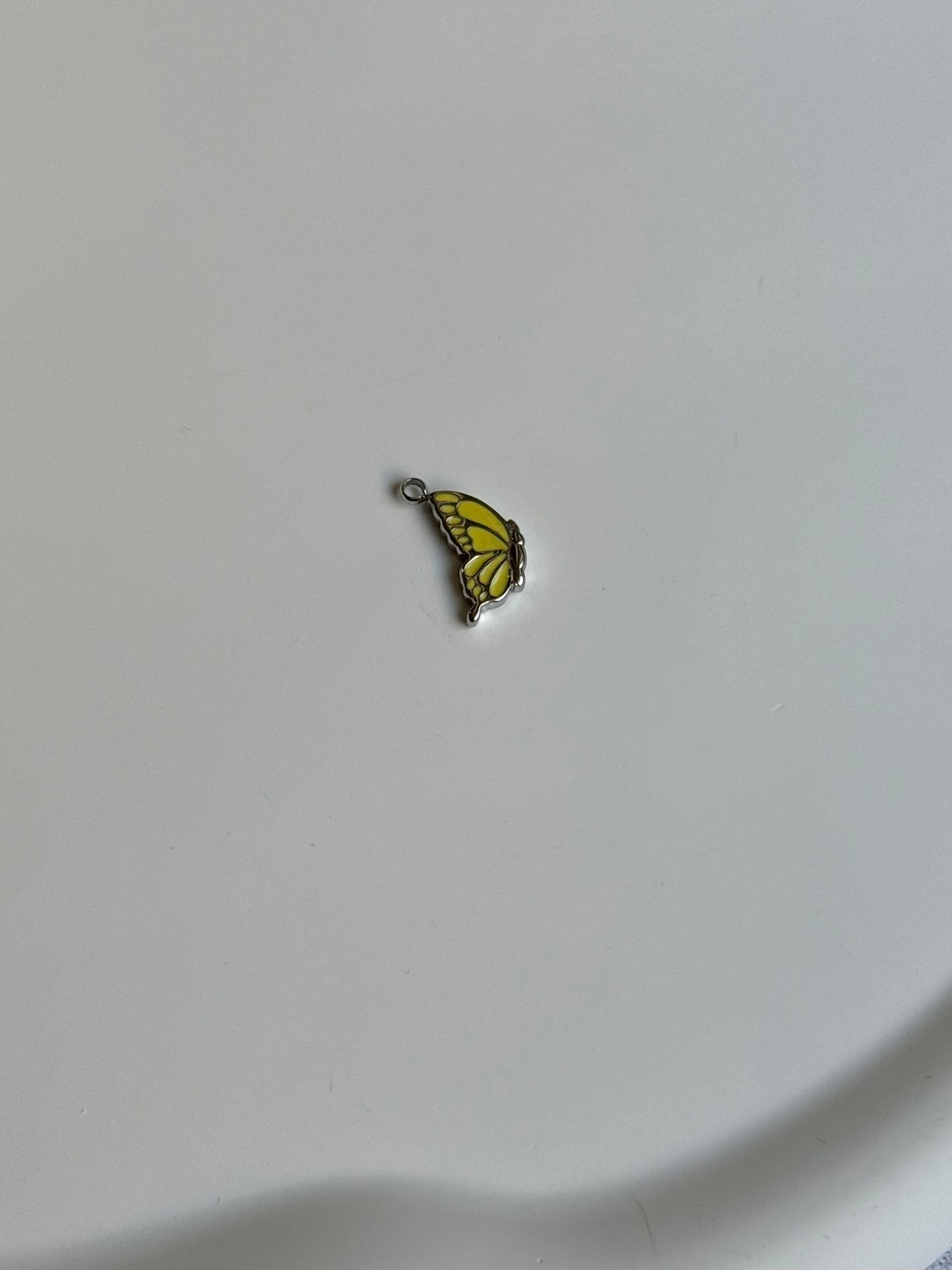 Breloque papillon jaune