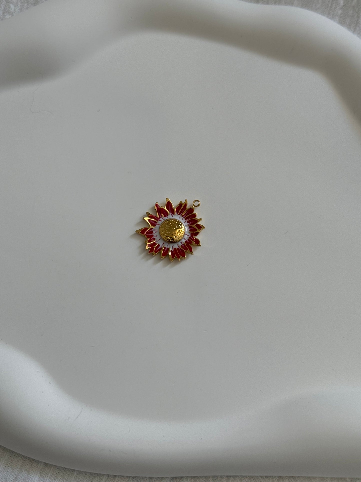 Breloque fleur rouge