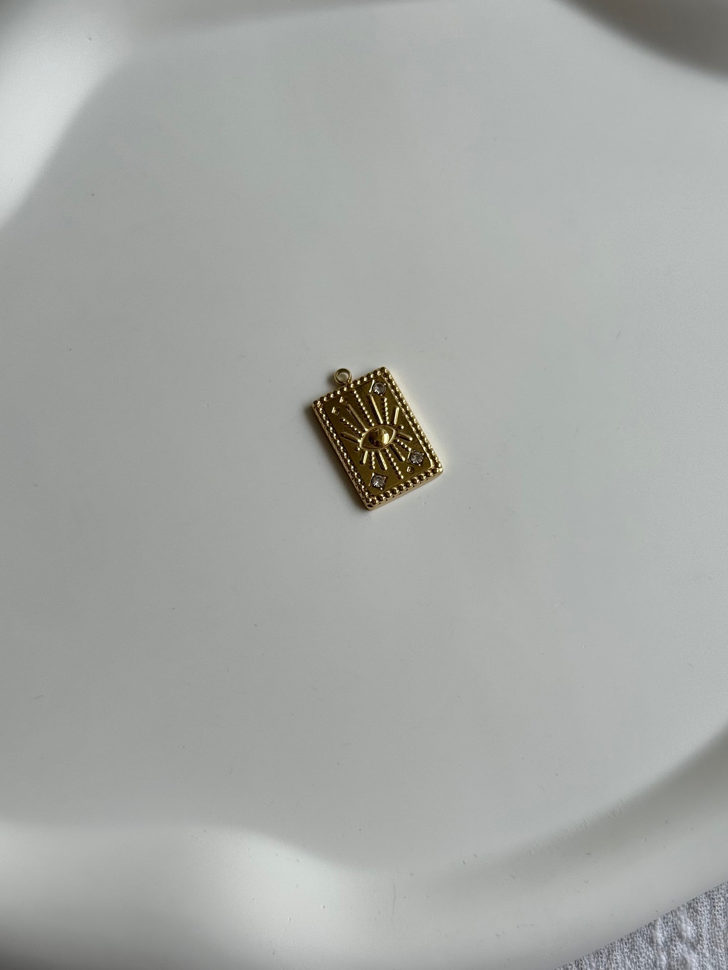 Breloque œil strass doré